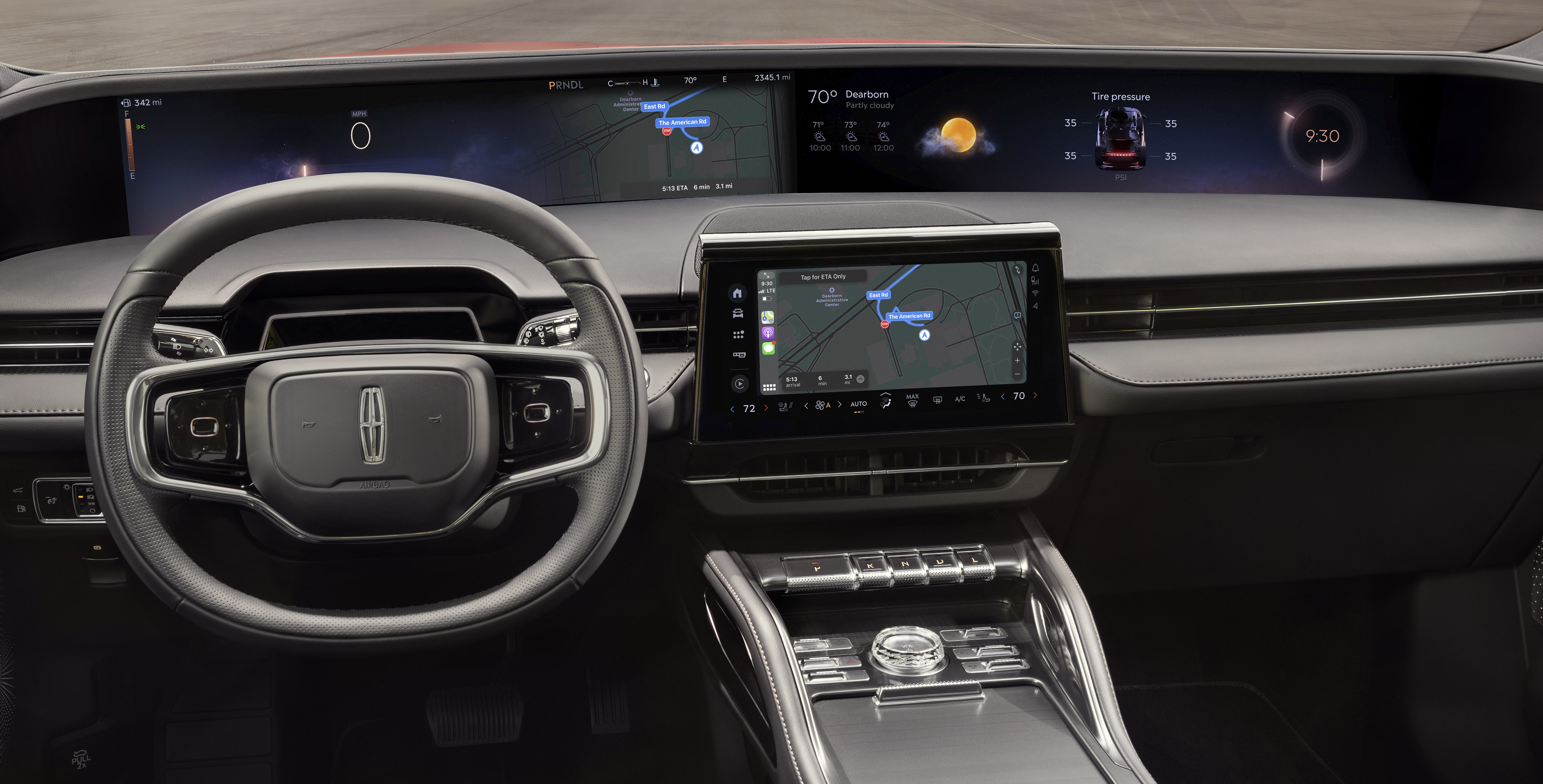 The Lincoln Digital Experience as seen from the driver's perspective.